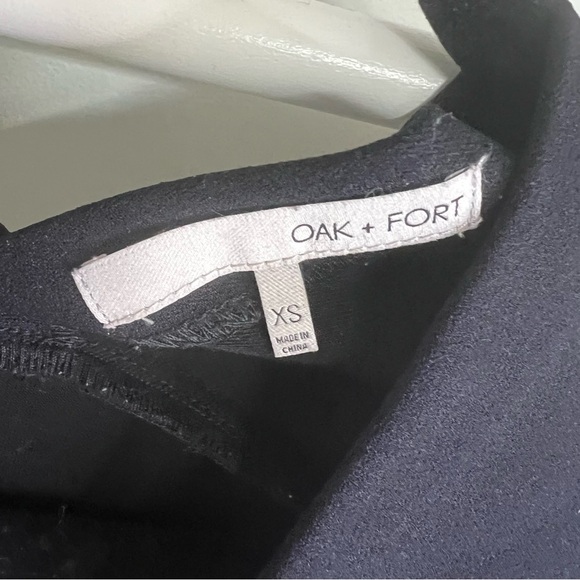 Oak+Fort V-Neck Structured Black Half-Sleeve Shift Dress XS - Picture 5 of 8